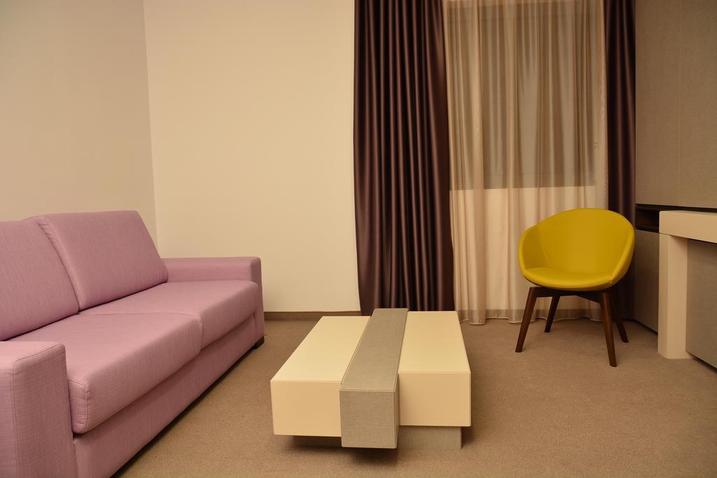 Lux Divina 3*